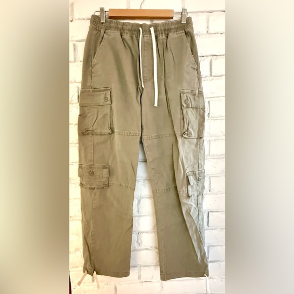 No Boundaries Pants - Women’s  Olive Cargo Pants with Multiple Pockets